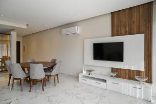 Lake View Apartments By BlueKeys - 6