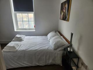 1 Bed Apartment Heart of City Gated and Secure - 5