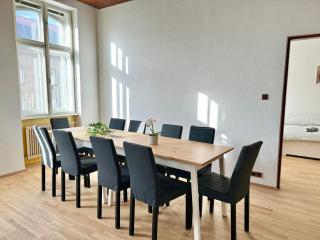 3-Bedroom Long-Term Apartment with Free Parking - 2