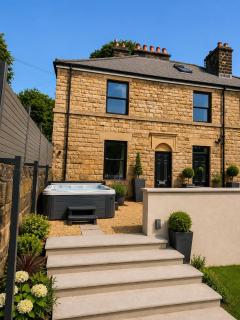 Oughtibridge Valley House - 4 Bed House, Sleeps 10, Hot Tub and Games Room with Pool Table, FREE Parking, Hosted by StayHostSave - 6