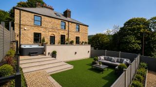 Oughtibridge Valley House - 4 Bed House, Sleeps 10, Hot Tub and Games Room with Pool Table, FREE Parking, Hosted by StayHostSave - 1