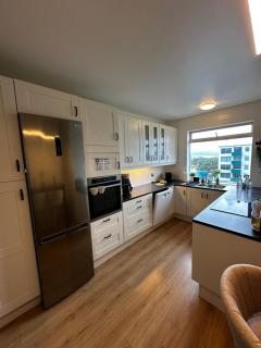 Spacious 1 Bedroom Apartment with 85in TV & Ocean View - 5