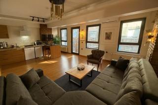 GuestPort No 2 Luxury 70 m2 Suite with Balcony, 2 Bathrooms - 9