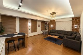 GuestPort No 2 Luxury 70 m2 Suite with Balcony, 2 Bathrooms - 1
