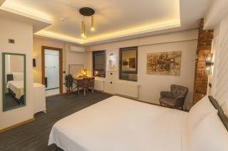 GuestPort No 2 Luxury 70 m2 Suite with Balcony, 2 Bathrooms - 2