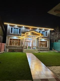 Royal Galaxy Pahalgam - 4