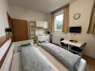 Cosy City Budget Apartment - 7