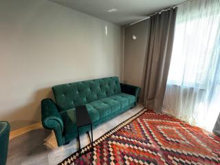 Modern 1BR Apartment, Spacious Balcony, Fast WiFi & Free Parking - 1
