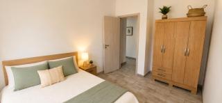 Sunny 2BR Apt with balcony 2 min from Estoril beach - 0