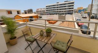 Sunny 2BR Apt with balcony 2 min from Estoril beach - 4