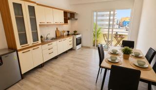 Sunny 2BR Apt with balcony 2 min from Estoril beach - 3