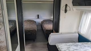 Retro Caravan met privé-sanitair - 9