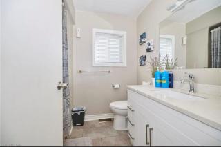 7 Bedroom House Minutes from Niagara Falls - 2