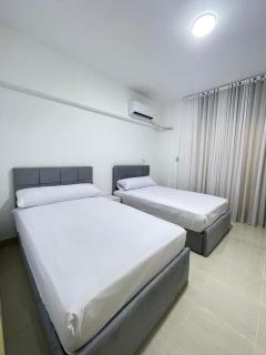 Spacious 165m Family Apartment in Al Rehab Close to Airport - 8