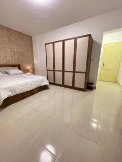Spacious 165m Family Apartment in Al Rehab Close to Airport - 2