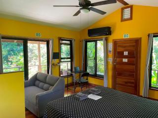 Sanpopo private split-level treetop cottage, set among in tropical gardens - 2