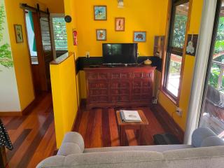 Sanpopo private split-level treetop cottage, set among in tropical gardens - 8