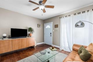 Cozy 1BD1BA in a Great Location for Extended Stay - 3