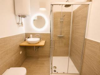 Modern Apartment in Central Viennas 7th District - 1
