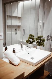 Elegant Smíchov Apartment with Balcony - 9