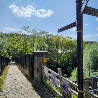 1 Bedroom Apartment - River Views & Free Parking - 3