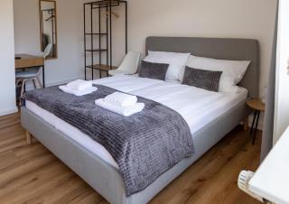 MiCasa OL - Moderne Gästezimmer an der Uni - Self Check-in - SMART TV - WLAN - Fugenloses Bad u separates WC - Nähe Uni & Innenstadt - 4