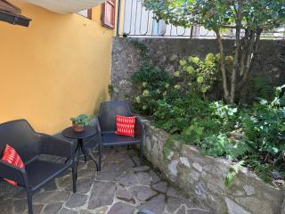 House Sleeps 6 with Garden and Parking - 4
