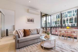 City View 2BR With Parking Step To Tram - 3