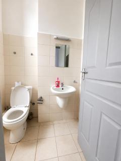 Modern Ngong Rd Studio With Pool, Parking & WiFi - Legatus Cozy Studios - 1
