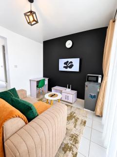 Cozy Racecourse Studio with Pool, WiFi & Parking -Legatus Cozy Homes - 9