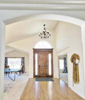 The Grove, Spacious Private country Estate, 15 plus beds, 6 rooms, large dining capacity - 8