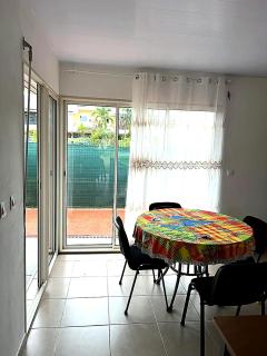 T2 MEUBLE ENTIEREMENT AMENAGE Cour commune à 4 T2 Dégrad des cannes REMIRE-MONTJOLY quartier résidentiel calme - 6