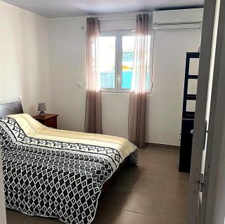 T2 MEUBLE ENTIEREMENT AMENAGE Cour commune à 4 T2 Dégrad des cannes REMIRE-MONTJOLY quartier résidentiel calme - 2