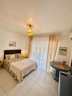 Cosy Studio Apartment By The Sea - 2
