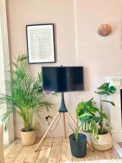 Stylish 2 bed Apt 15 min walk to beach or harbour - 5