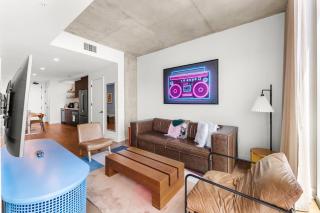 Luxury 1BR Austin Texas - Rooftop Pool & Gym - 2