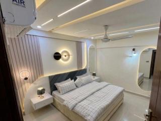 Emaar Reef Tower Luxury 1-Bedroom Sea View Apartment - 9