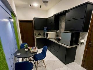 Emaar Reef Tower Luxury 1-Bedroom Sea View Apartment - 7
