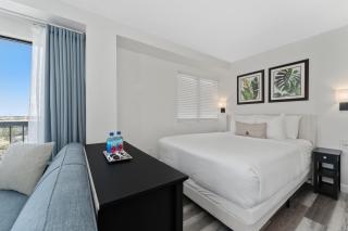Fireworks View Getaway with Terrace and Kitchenette - Orlando - 8