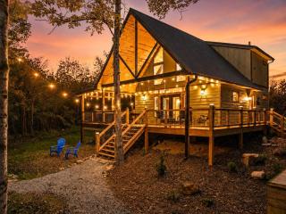 EagleRock Retreat- Pet Friendly, Hot Tub, Firepit - 9