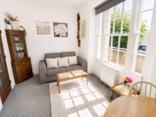 Free Parking Homely Gloucester Rd Flat Sleeps 3 - 8
