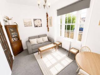 Free Parking Homely Gloucester Rd Flat Sleeps 3 - 7