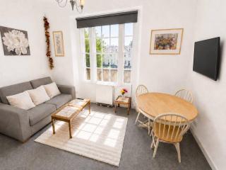 Free Parking Homely Gloucester Rd Flat Sleeps 3 - 9