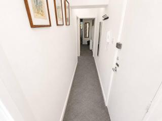 Free Parking Homely Gloucester Rd Flat Sleeps 3 - 3