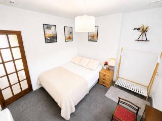 Free Parking Homely Gloucester Rd Flat Sleeps 3 - 2