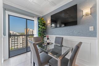 King Penthouse with Terrace Near Universal - 4