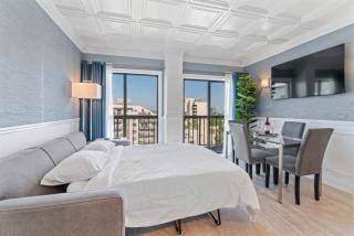 King Penthouse with Terrace Near Universal - 2