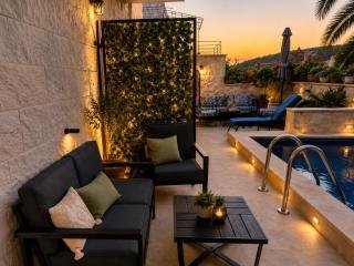 Villa Capitis in the Centre - Deluxe Apartment with Swimming Pool - Hvar - 0