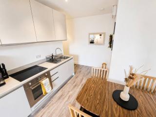 Contemporary Cabot Circus Central Flat Sleeps 4 - 3