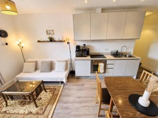 Contemporary Cabot Circus Central Flat Sleeps 4 - 4